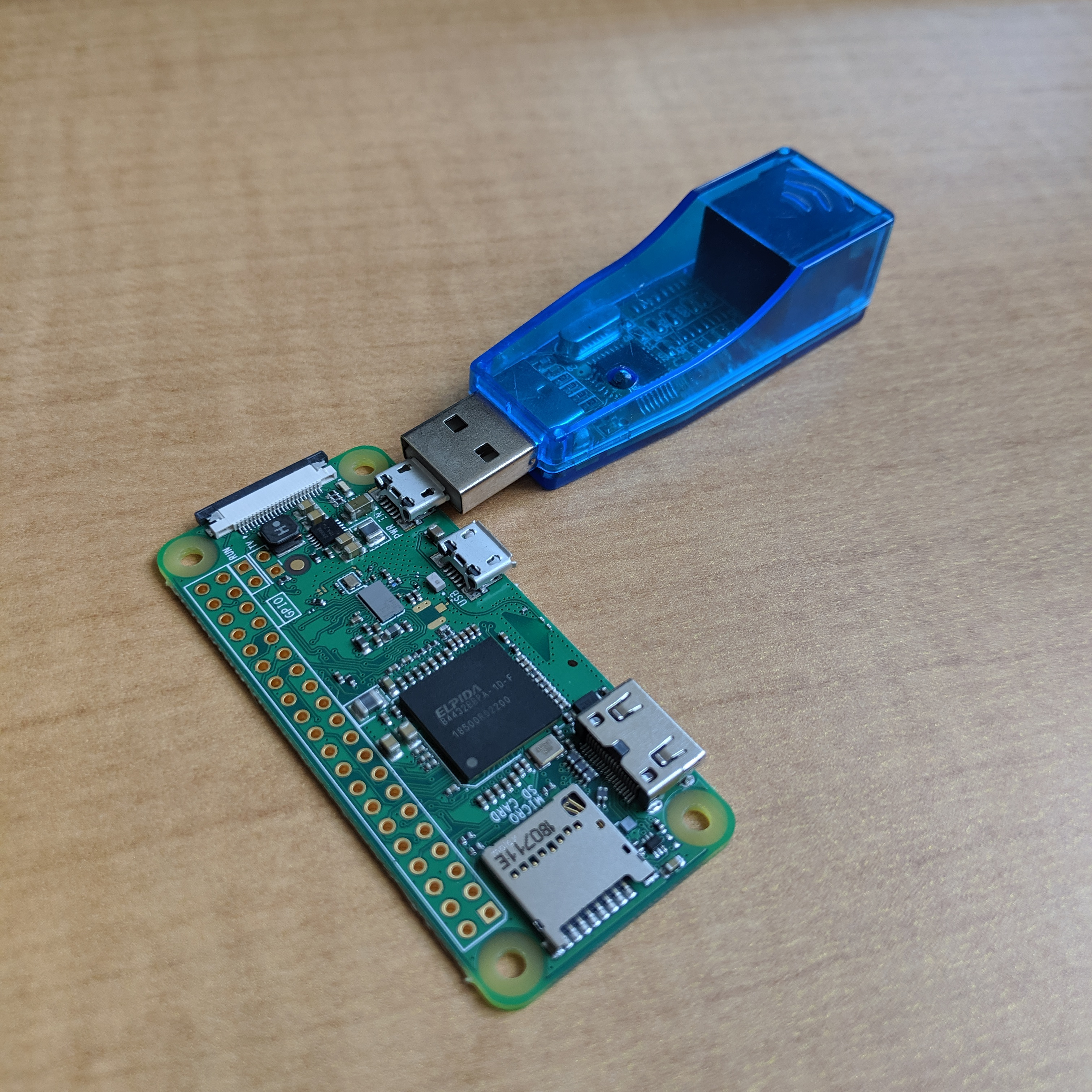 This port doesn't fit in this tiny port :( two devices